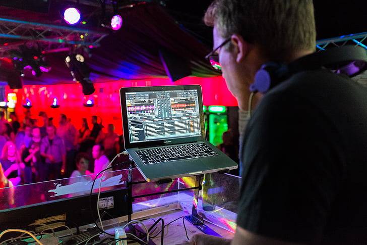 DJ Services, party rentals, music dj, wedding party, dj's in Daytona, mobile DJ